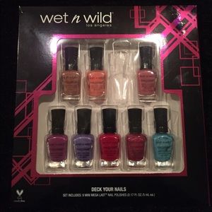 Wet n' Wild mini nail polish kit