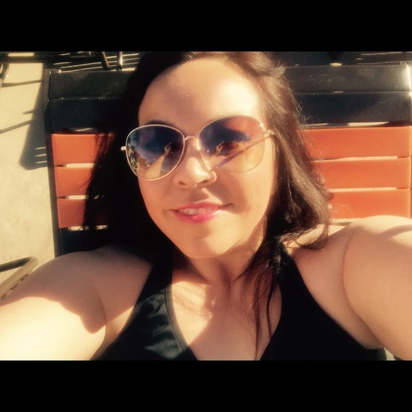 Meet your Posher, Jessica - Picture 1 of 1