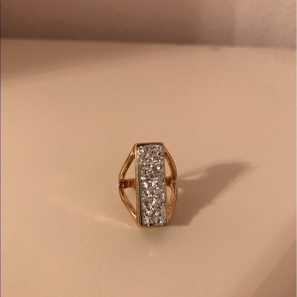 Ring with silver rock