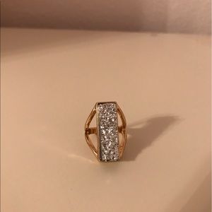 Ring with silver rock