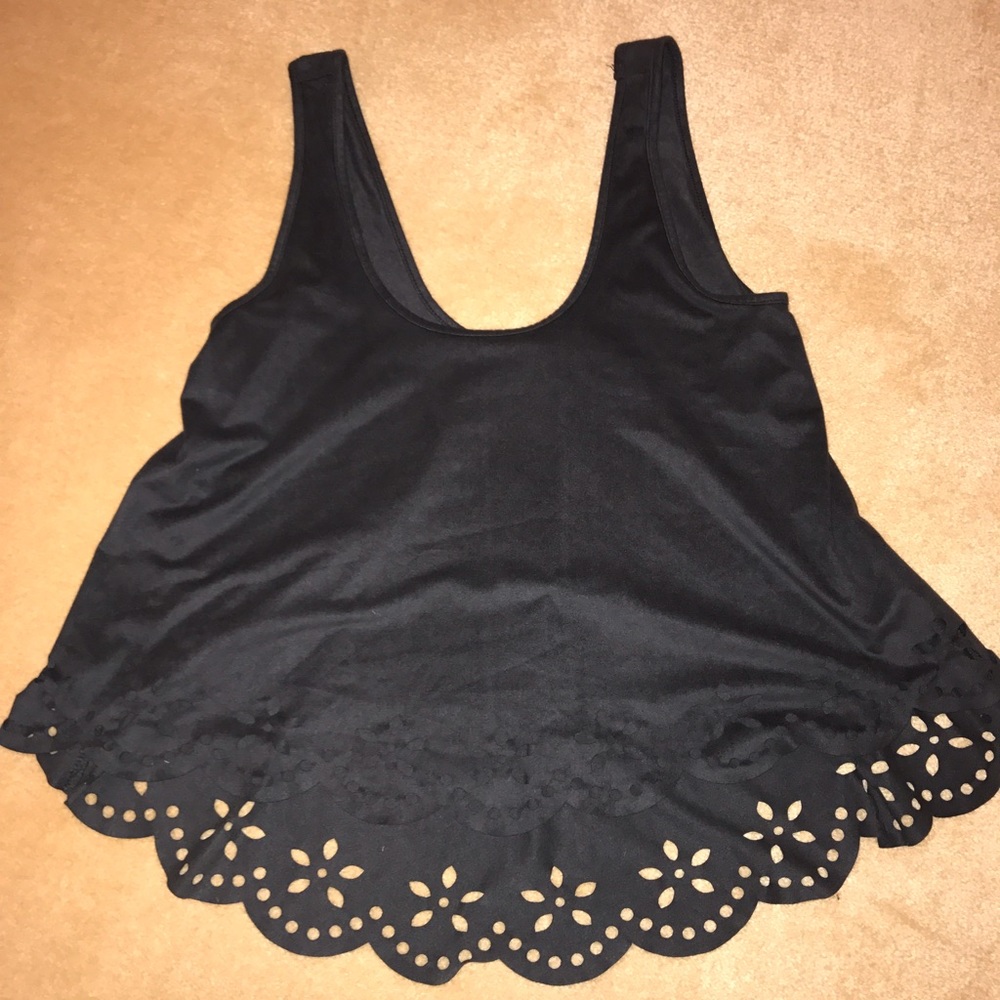 Soft Tank Top with Flower Cutout Hem
