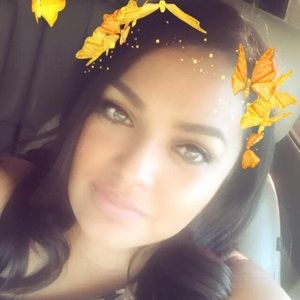 Meet your Posher, Esmeralda