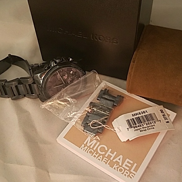 Michael Kors Breckenridge Chronograph Watch - Picture 7 of 7