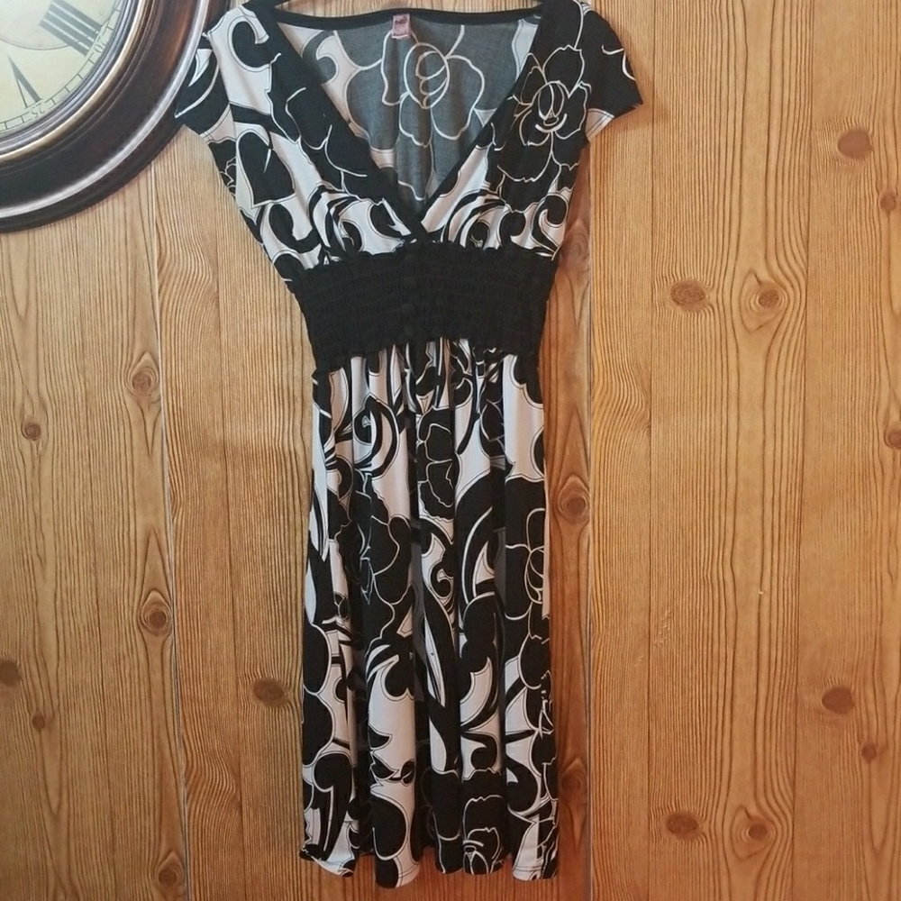 ♀️Dolled Up Mididress♀️