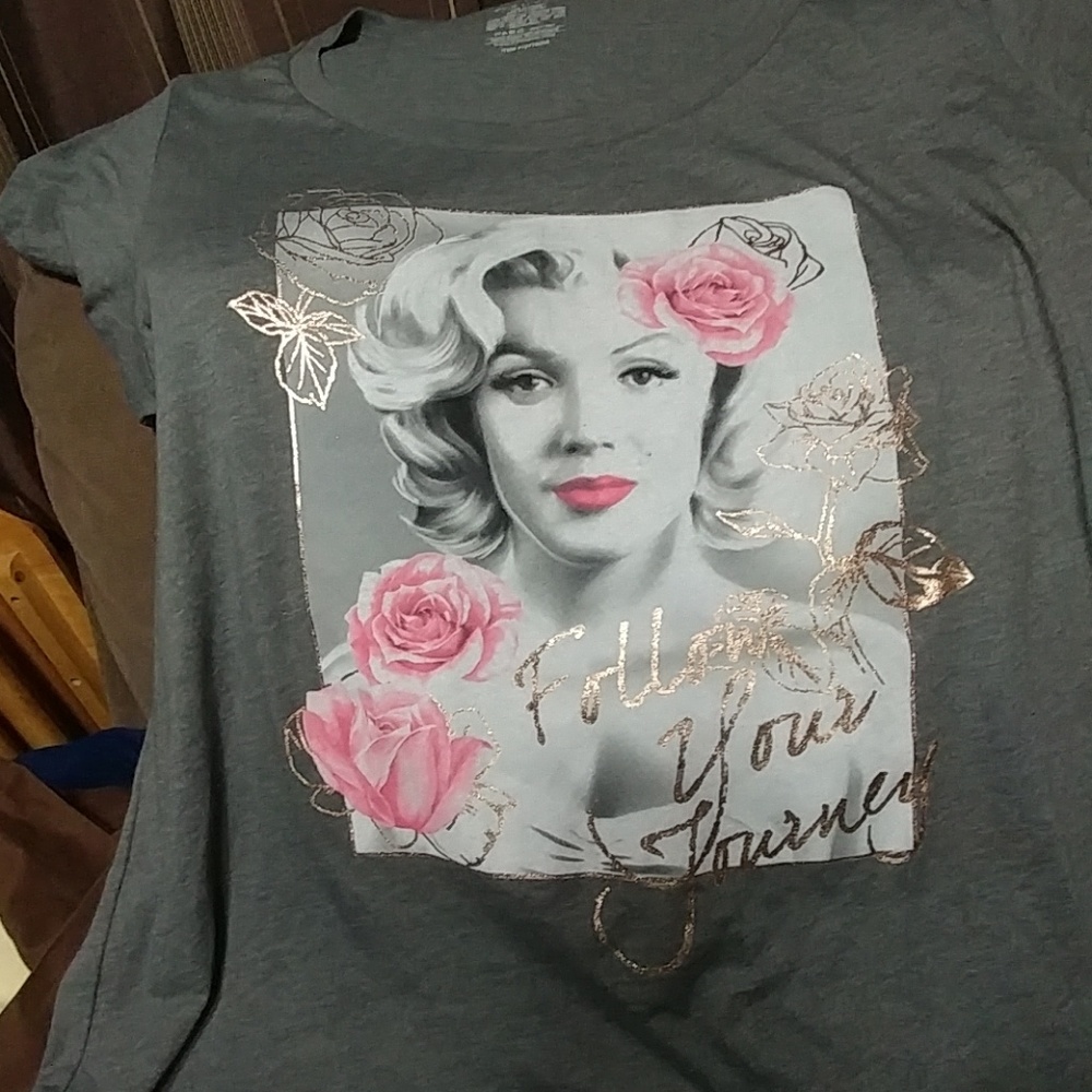 NWT Marilyn Monroe Rose Gold Foil T