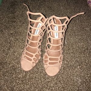 Steve Madden strappy slithur 7.5 dark beige heels