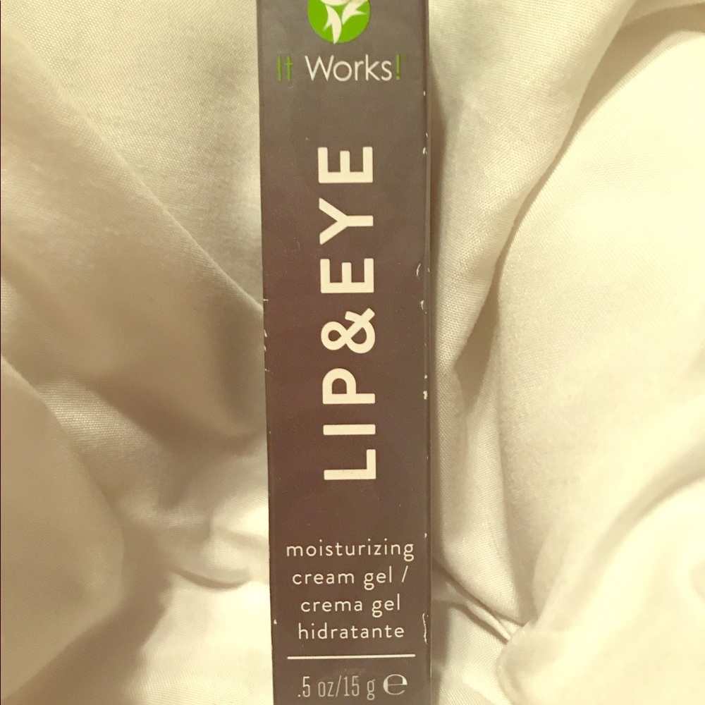 Moisturizing cream gel for Lip 👄 and eyes 👀