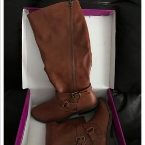 NWT knee boots