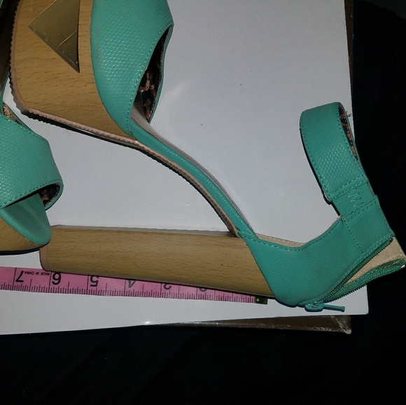 Platform Sandals - Picture 3 of 3