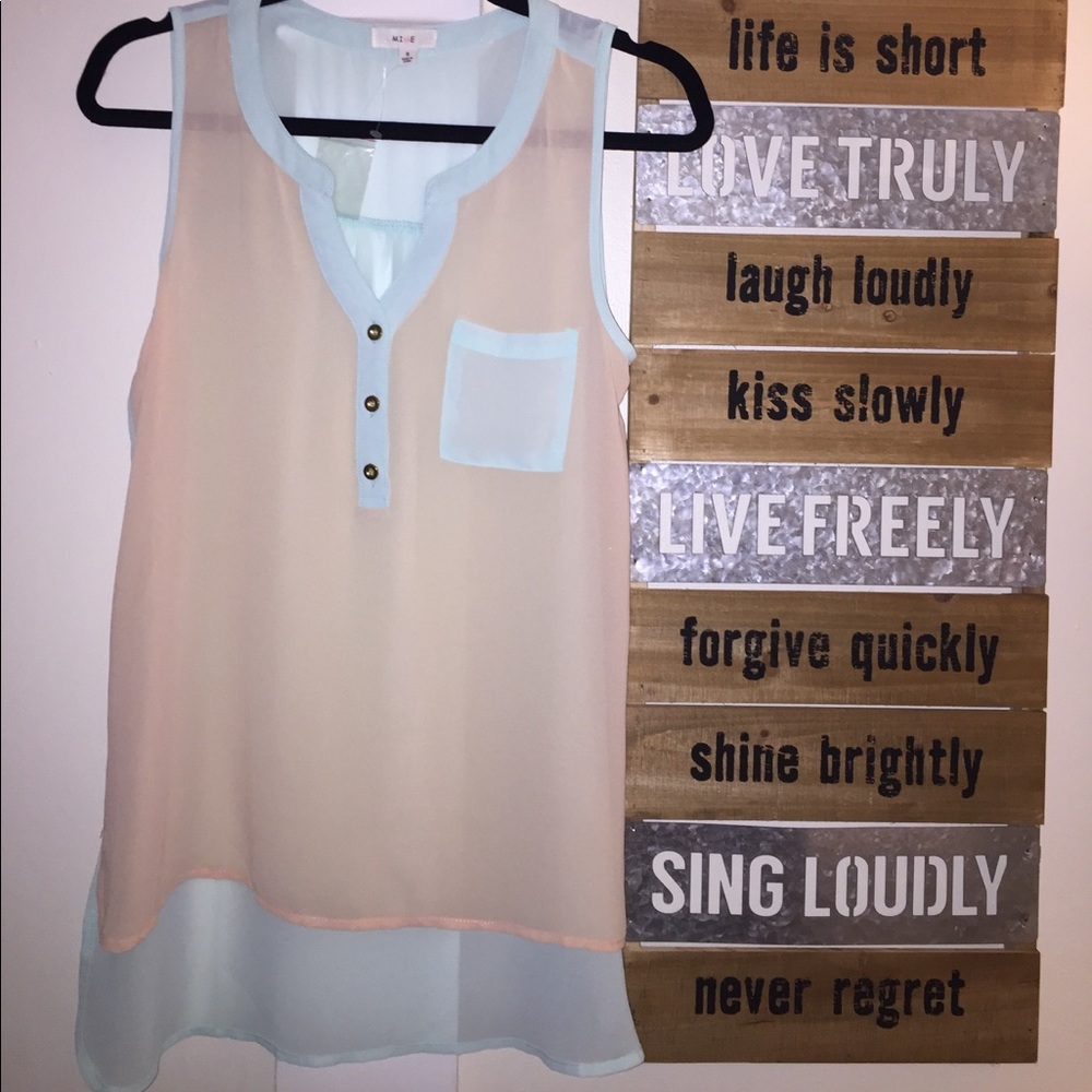 Sleeveless top size small