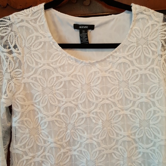 Beautiful lace top - Picture 3 of 8