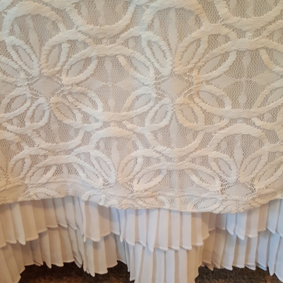 Beautiful lace top - Picture 8 of 8