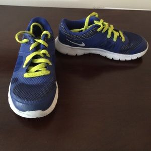 Boys Nike Tennis Shoes