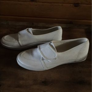 White Keds grasshoppers size 9 1/2 medium width