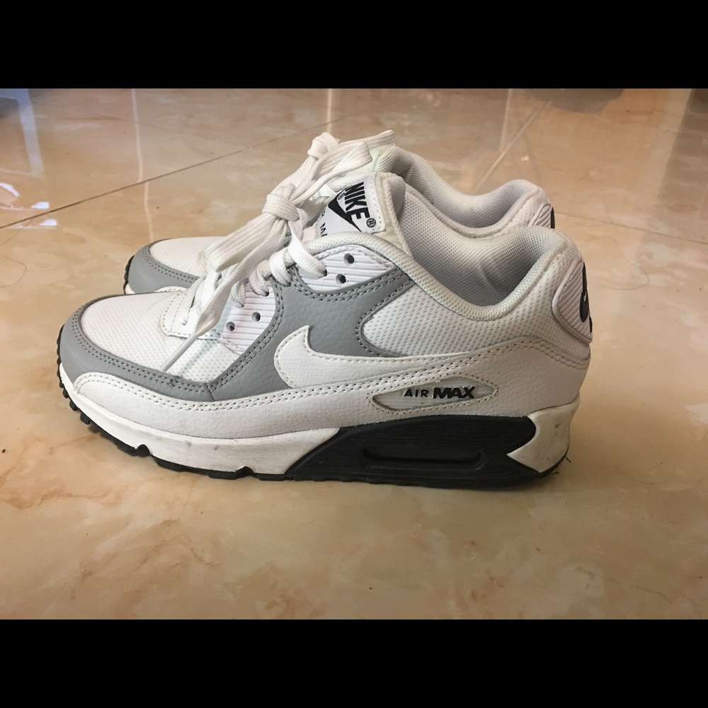 Nike air max in black and white and grey!!
