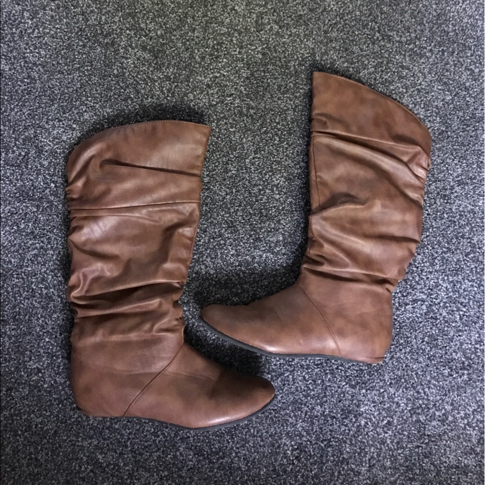 Below the knee brown fashion boots