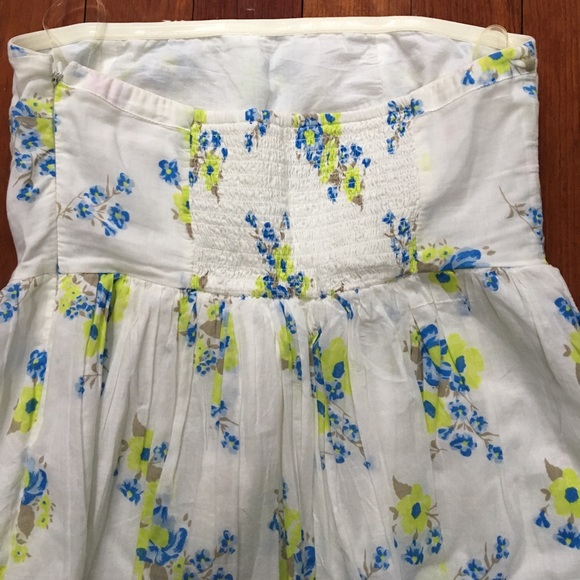 Spring/Summer Floral Strapless Dress! - Picture 5 of 6