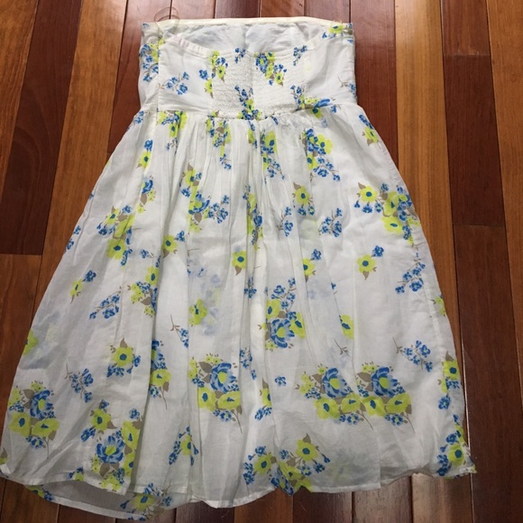 Spring/Summer Floral Strapless Dress! - Picture 6 of 6