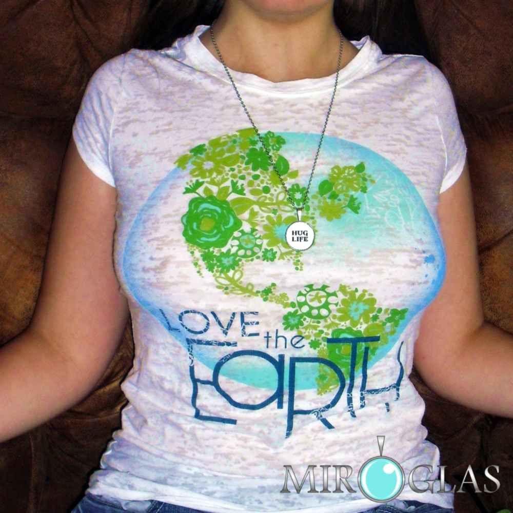 Hug Life Clario Pendant Necklace