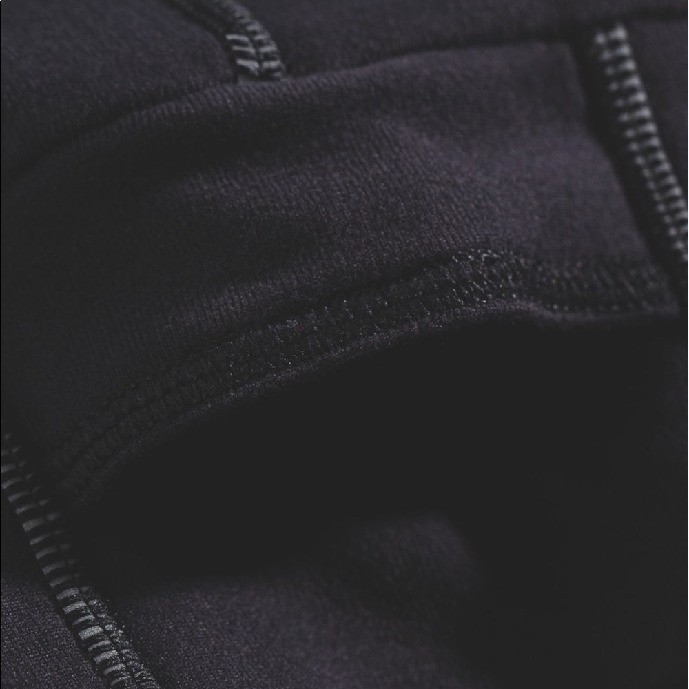 Lululemon Top Knot Toque NWT/BLK - Picture 5 of 5