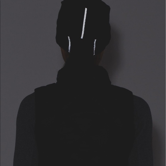 Lululemon Top Knot Toque NWT/BLK - Picture 4 of 5