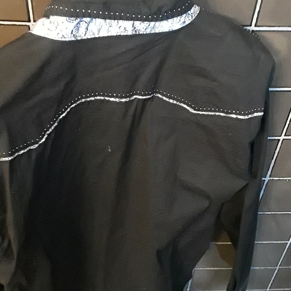 Clothes - Picture 4 of 4