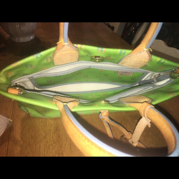 Dooney & Bourke - Picture 3 of 4