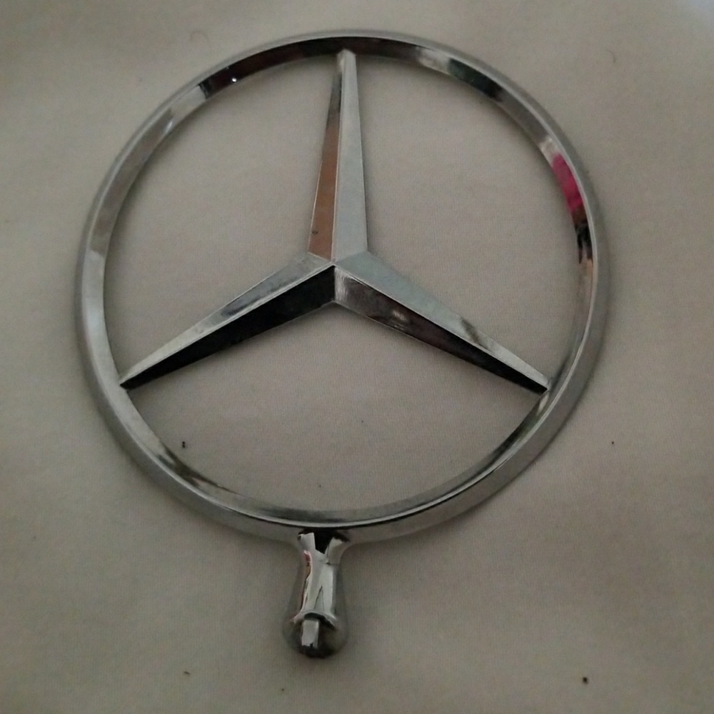 Mercedes Benz medallion