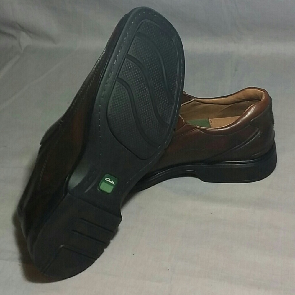 clarks slip on shoes mens
