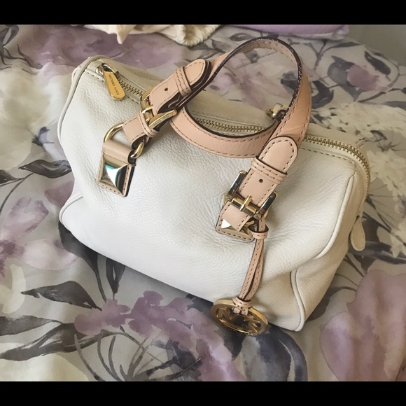 Authentic Michael Kors off- white elegant purse. - Picture 1 of 5