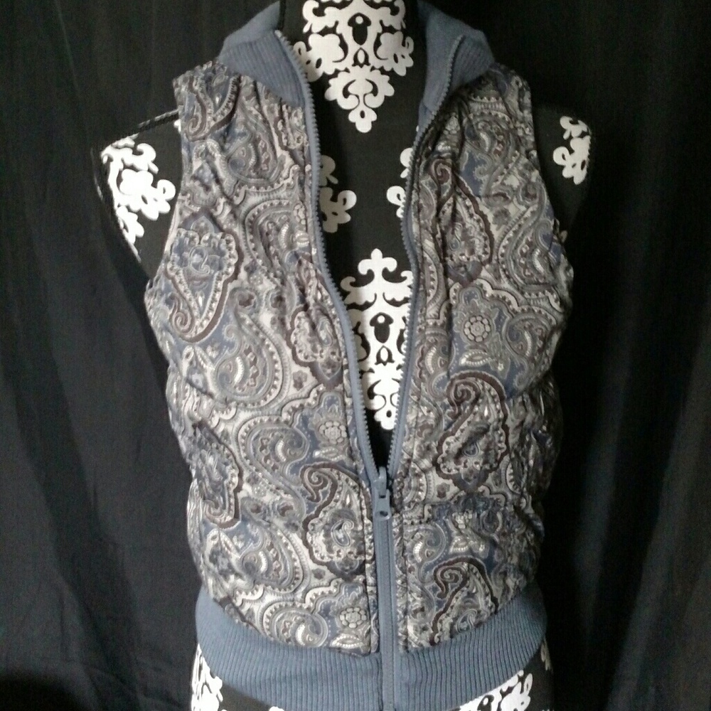 Forever 21 Reversible Puffer Vest