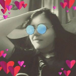 Meet your Posher, Emilee