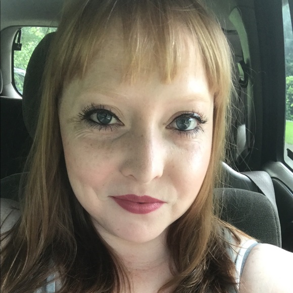 Meet your Posher, Megan - Picture 2 of 3