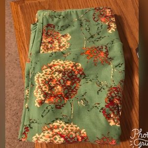Lularoe OS Buttery Soft Leggings