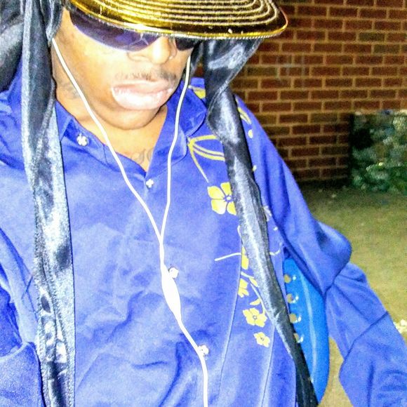 Meet your Posher, Dennis - Picture 1 of 1