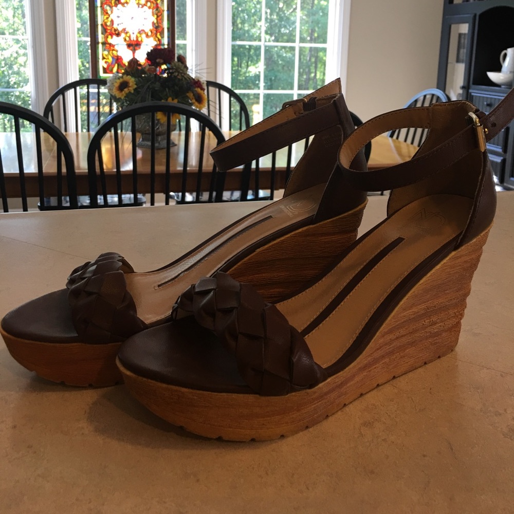 Super Cute! Brown Wedge Sandals