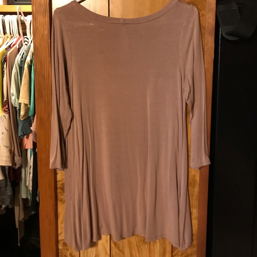 3/4 sleeve top with button detail - Picture 3 of 3