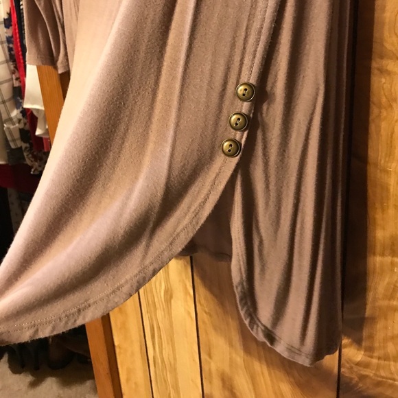 3/4 sleeve top with button detail - Picture 2 of 3