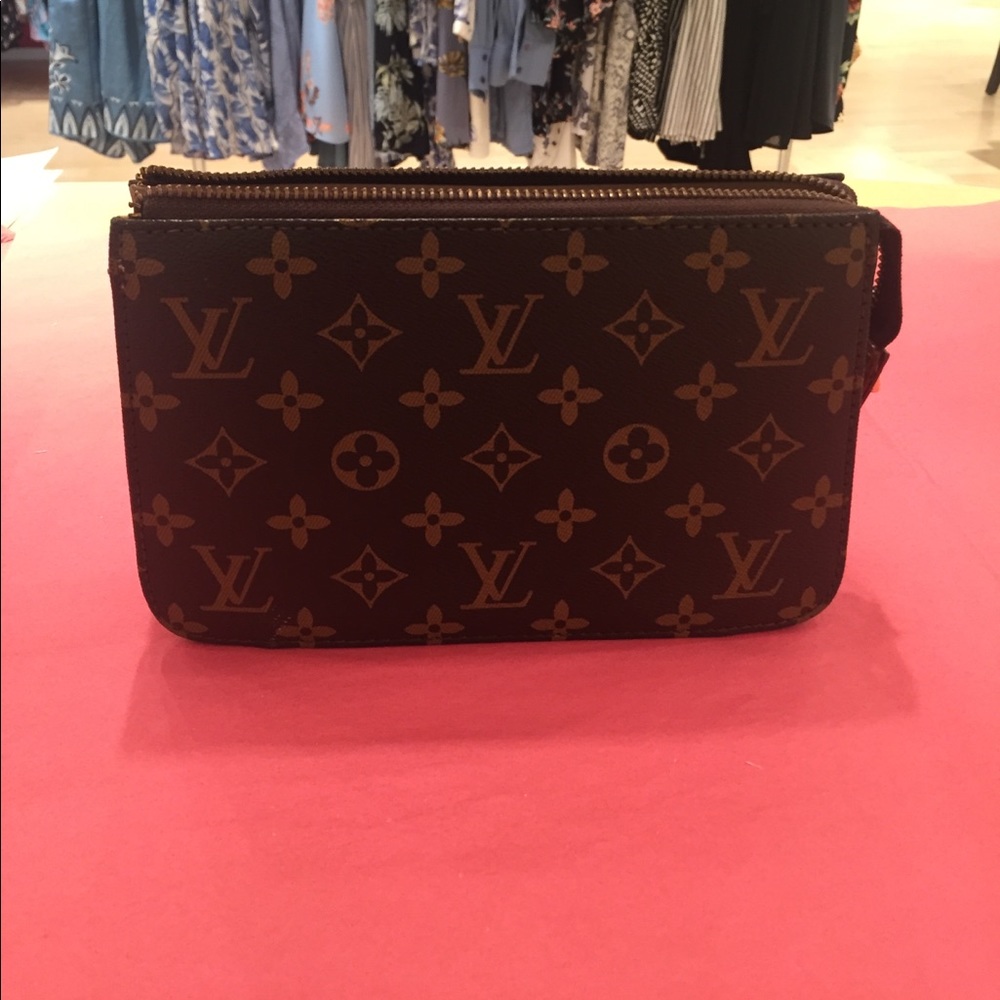 🔥🔥SALE 24HR ONLY🔥Louis Vuitton monogram clutch