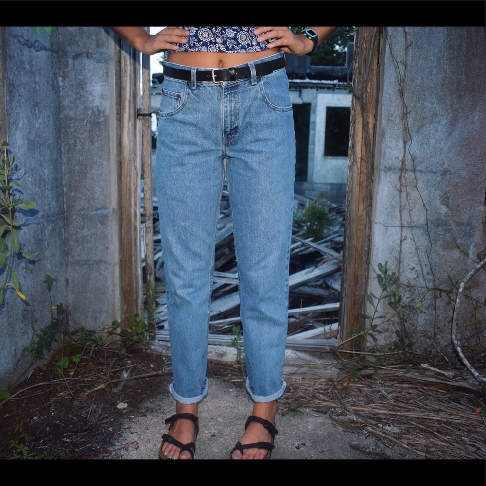 Boyfriend/ Mom jeans