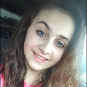 Meet your Posher, Chloe