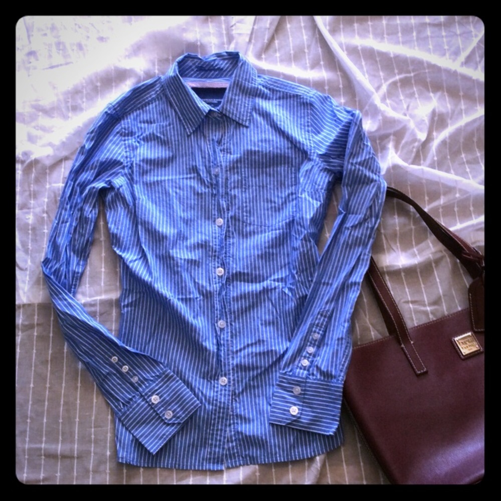 American Eagle size 2 button up