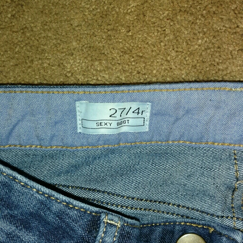 ❌SOLD Gap Sexy Boot jeans in a dark wash - Picture 5 of 8