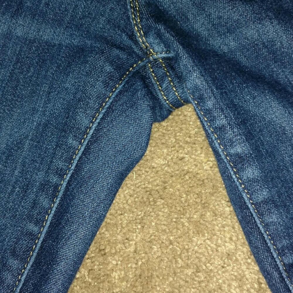 ❌SOLD Gap Sexy Boot jeans in a dark wash - Picture 6 of 8