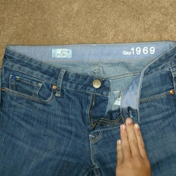 ❌SOLD Gap Sexy Boot jeans in a dark wash - Picture 4 of 8