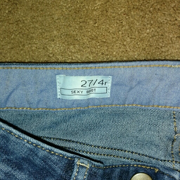 ❌SOLD Gap Sexy Boot jeans in a dark wash - Picture 5 of 8