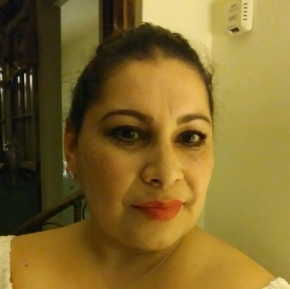 Meet your Posher, Lourdes - Picture 1 of 1