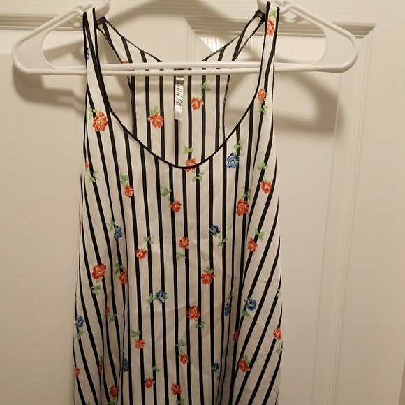 Racerback stripe and floral tank top - Picture 2 of 4