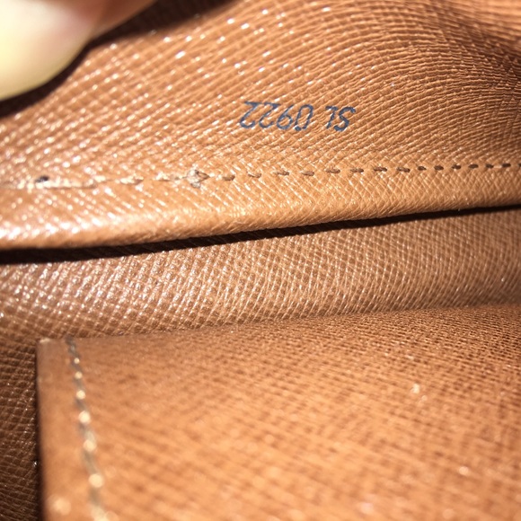 Louis Vuitton cross body - Picture 2 of 8