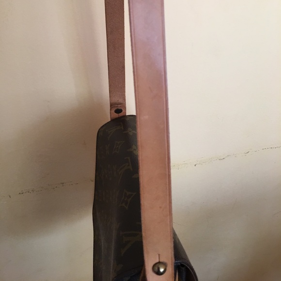 Louis Vuitton cross body - Picture 5 of 8